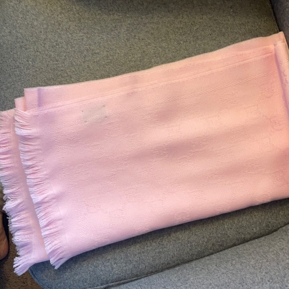 Gucci scarf - Picture 1 of 3